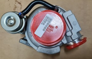 Турбокомпрессор HOLSET HX221W (под тупым углом) 4ISBe185, 4ISDe185 2835143 2835143 / 4043974 / 4043978 / 4955964 / 4956031